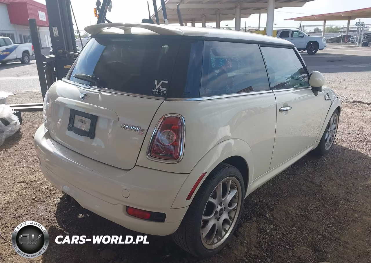2010 Mini Cooper S VIN:WMWMF7C54ATX42348 - 4