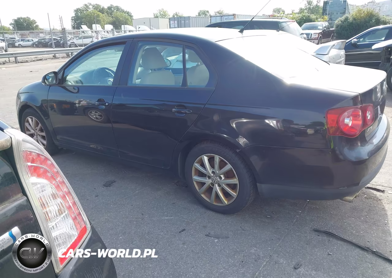 2010 Volkswagen Jetta Limited Edition VIN:3VWRZ7AJXAM160136 - 3