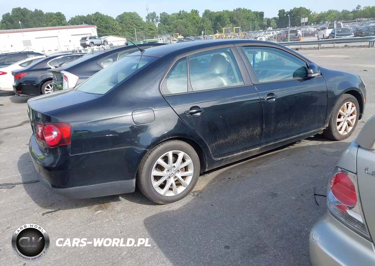 2010 Volkswagen Jetta Limited Edition VIN:3VWRZ7AJXAM160136 - 4