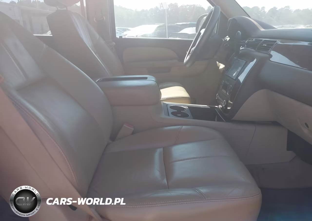 2011 Chevrolet Suburban Lt VIN:1GNSKJE31BR220197 - 5