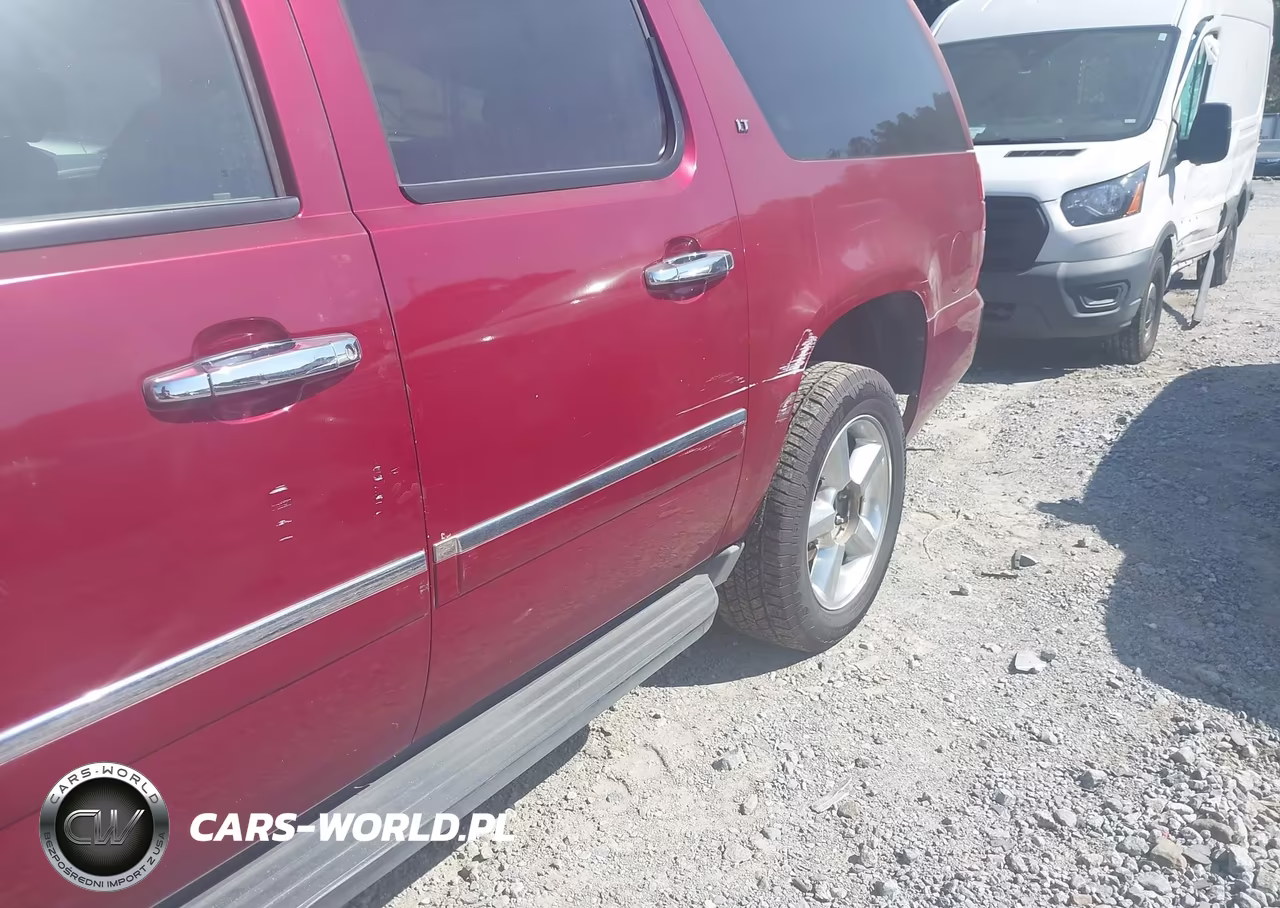 2011 Chevrolet Suburban Lt VIN:1GNSKJE31BR220197 - 6