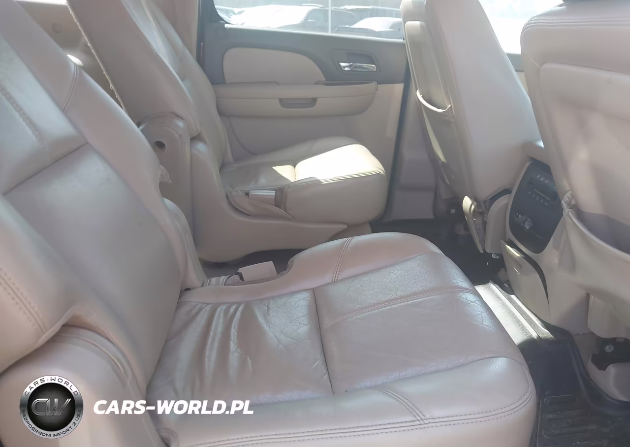 2011 Chevrolet Suburban Lt VIN:1GNSKJE31BR220197 - 8