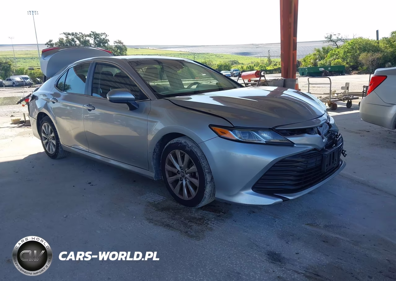2018 Toyota Camry Le – zdjęcie 1 z 19