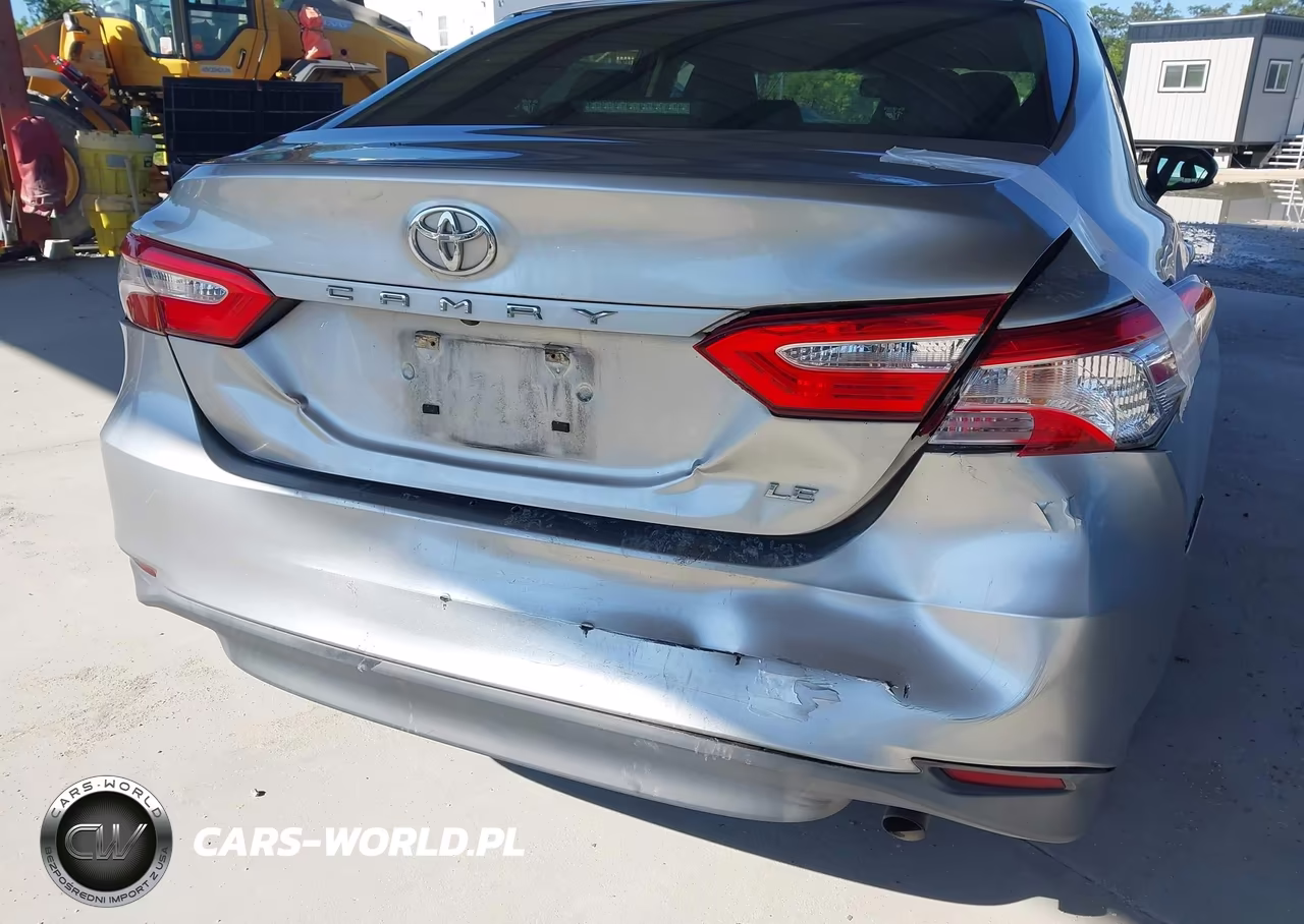 2018 Toyota Camry Le VIN:JTNB11HK3J3017677 - 17