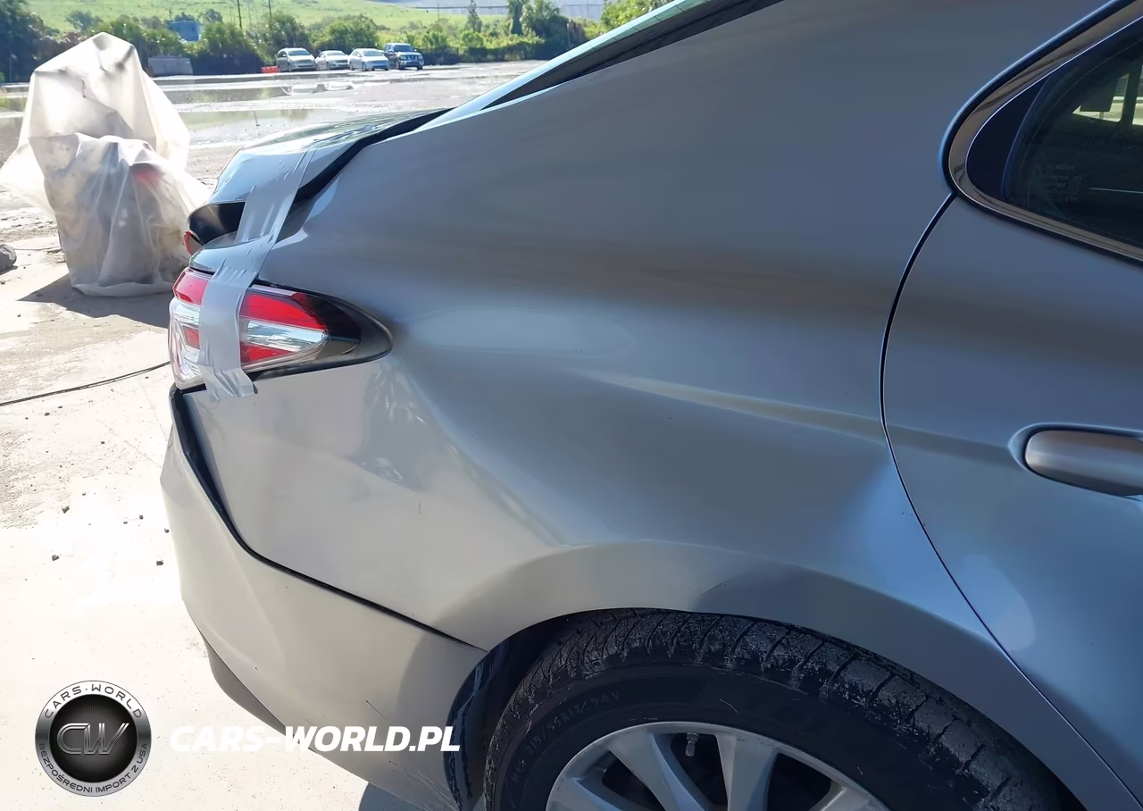 2018 Toyota Camry Le VIN:JTNB11HK3J3017677 - 18