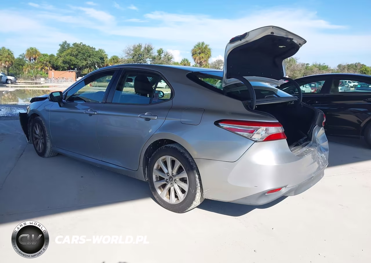 2018 Toyota Camry Le VIN:JTNB11HK3J3017677 - 3