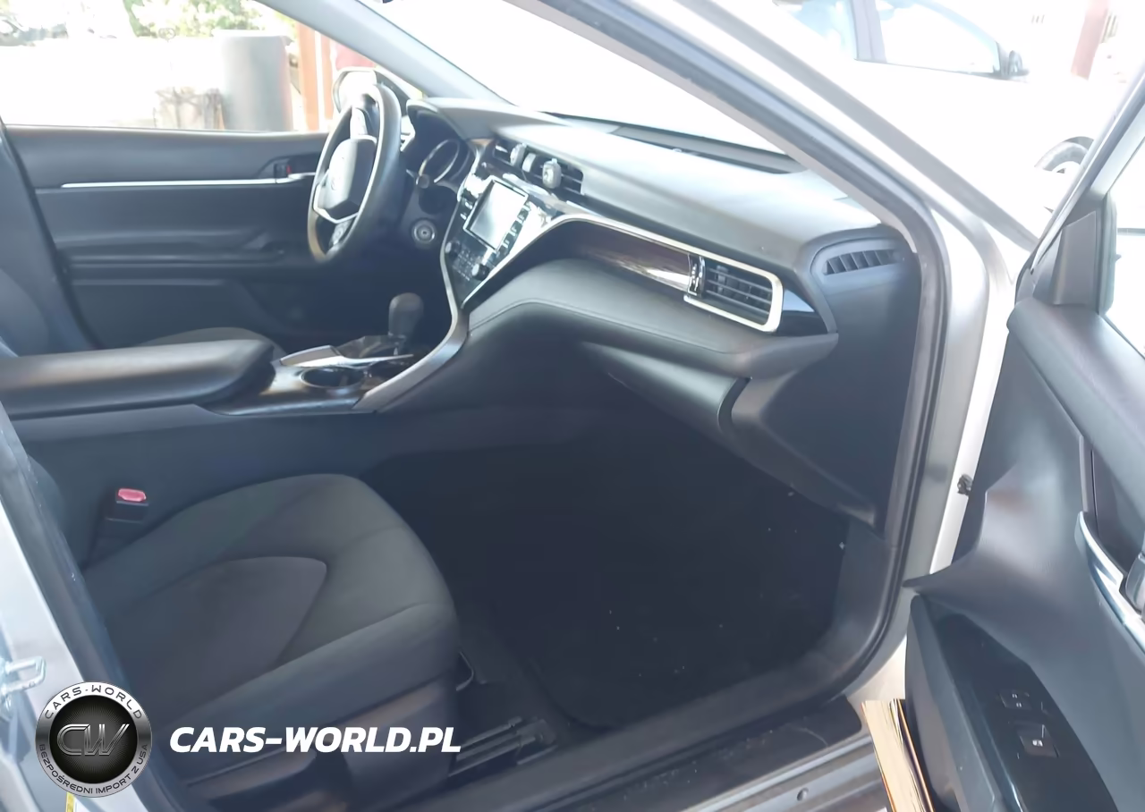 2018 Toyota Camry Le VIN:JTNB11HK3J3017677 - 5