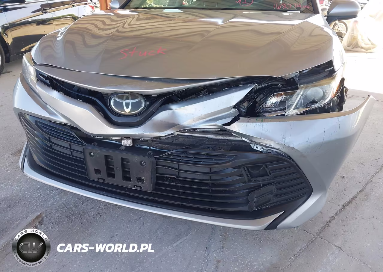 2018 Toyota Camry Le VIN:JTNB11HK3J3017677 - 6