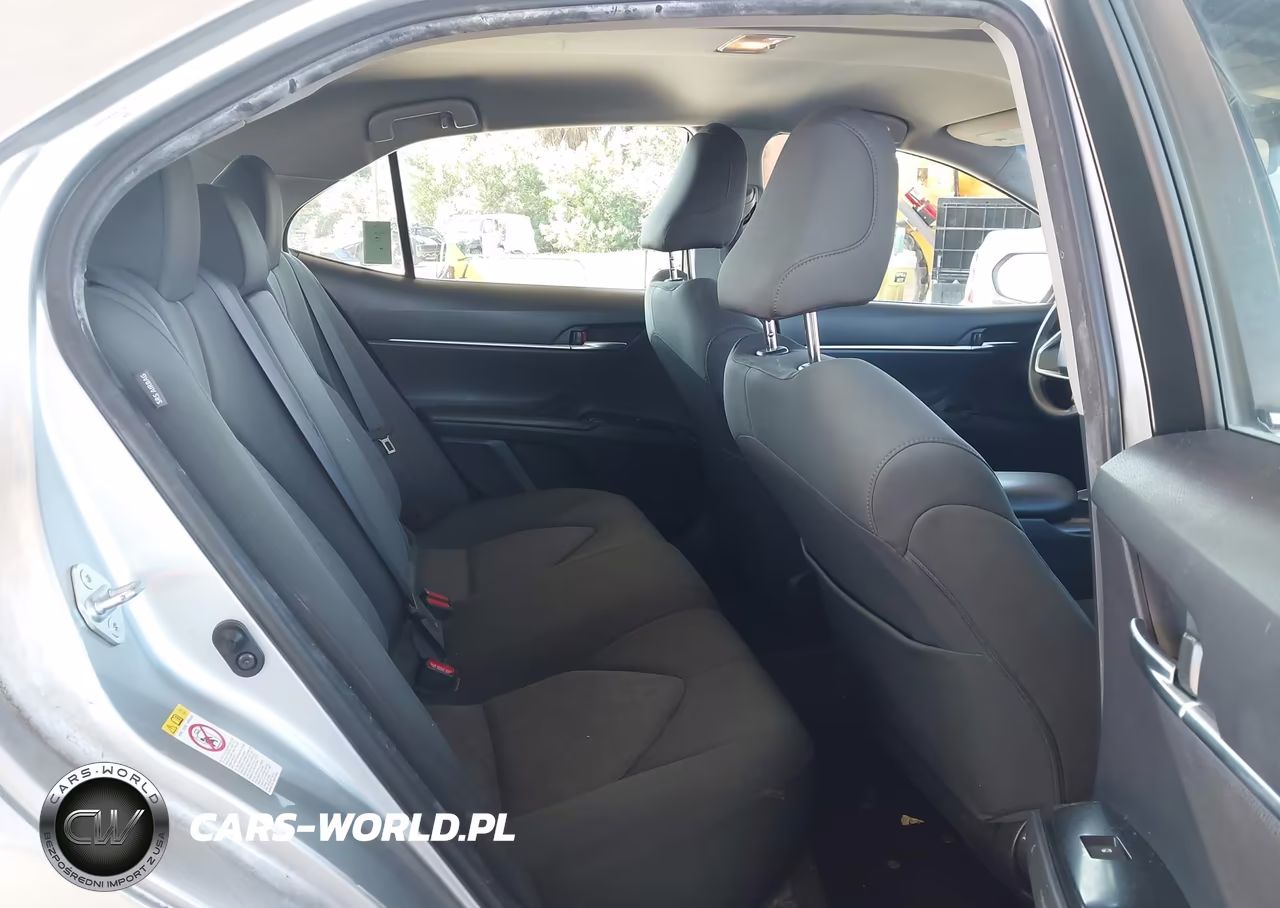 2018 Toyota Camry Le VIN:JTNB11HK3J3017677 - 8