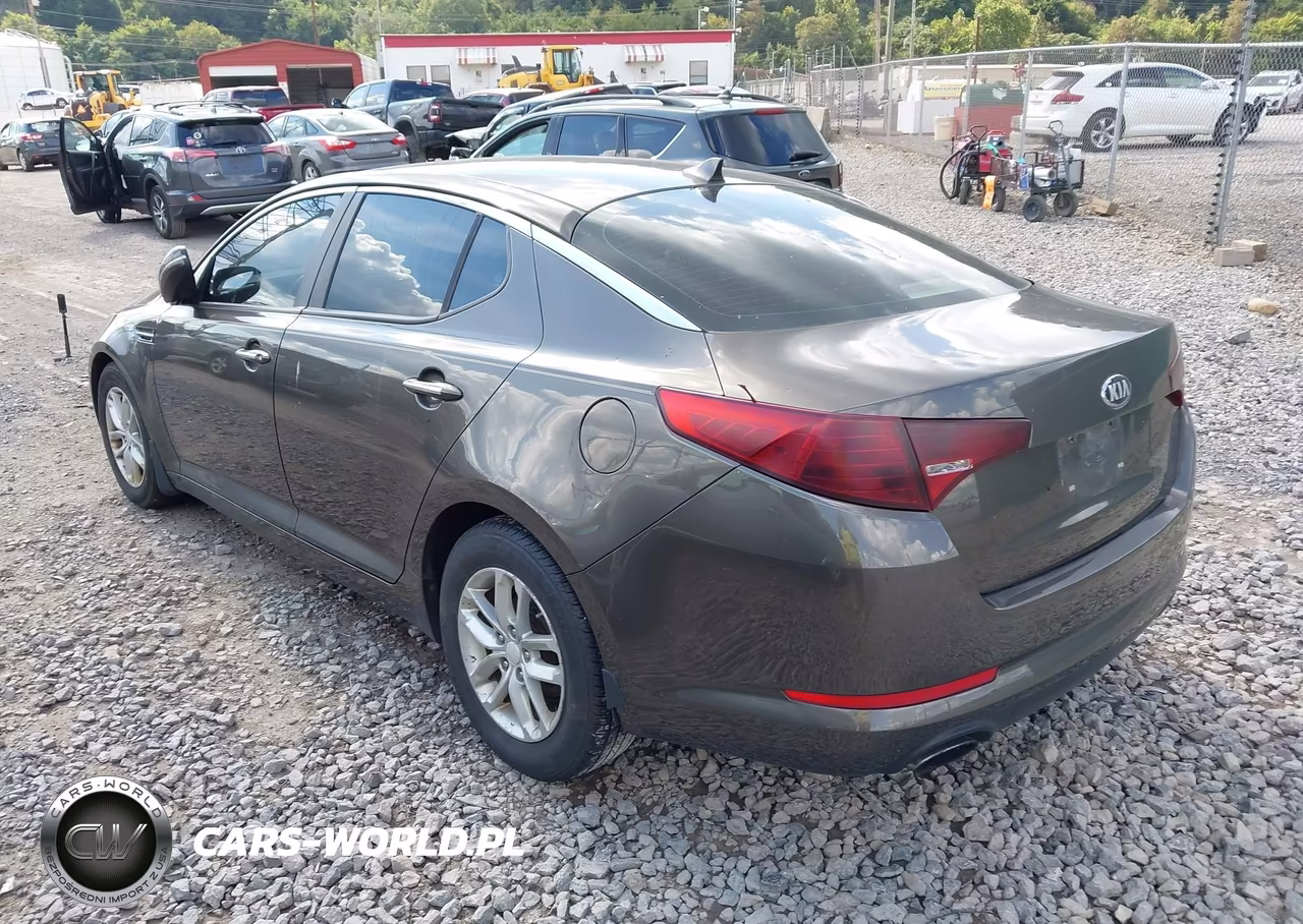 2013 Kia Optima Lx VIN:5XXGM4A74DG166886 - 3