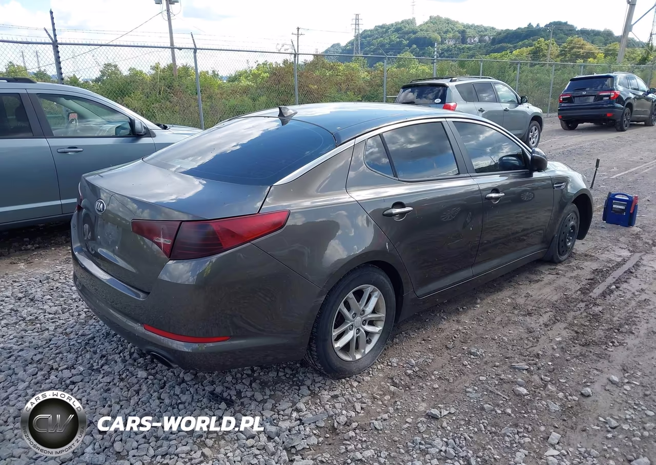2013 Kia Optima Lx VIN:5XXGM4A74DG166886 - 4