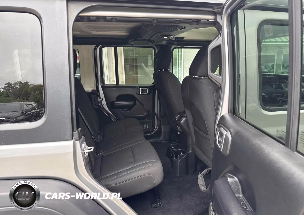 2018 Jeep Wrangler Unlimited Sport S 4X4 VIN:1C4HJXDG1JW272717 - 8