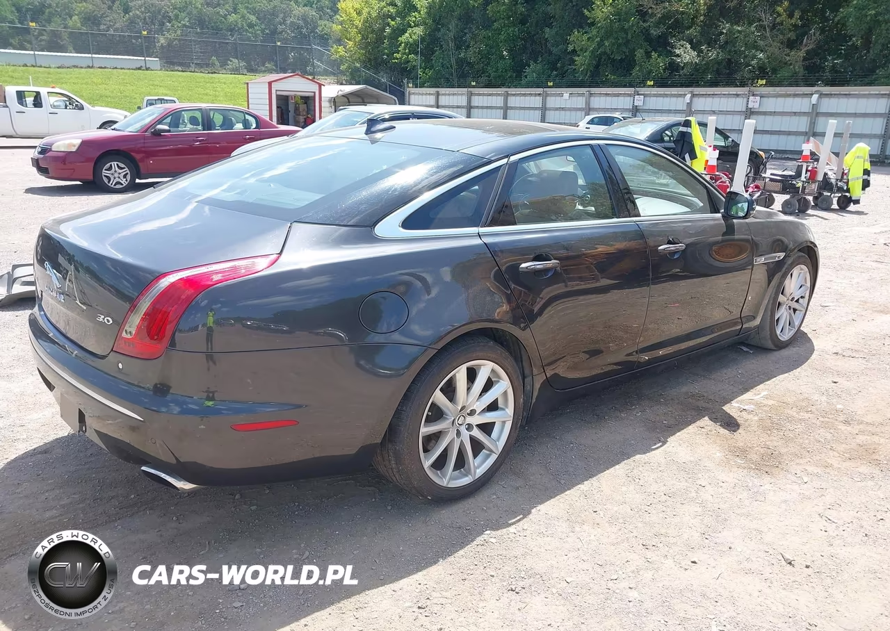 2013 Jaguar Xj VIN:SAJWA1C77D8V40010 - 4