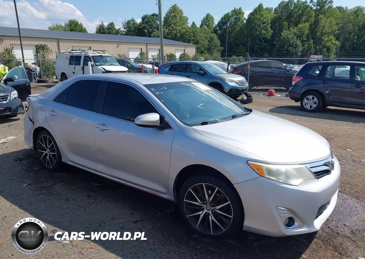 2014 Toyota Camry Le – zdjęcie 1 z 16