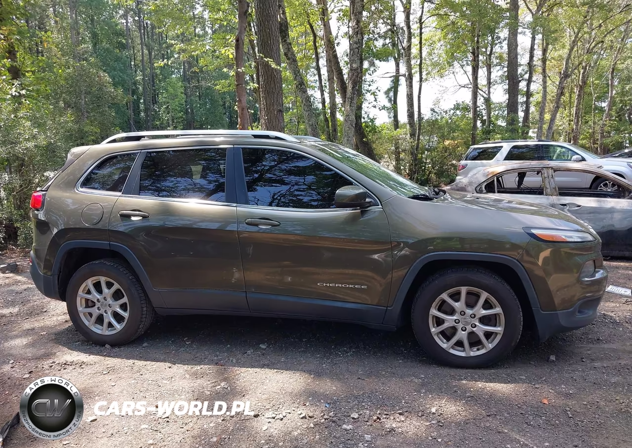 2016 Jeep Cherokee Latitude VIN:1C4PJLCB4GW125892 - 13