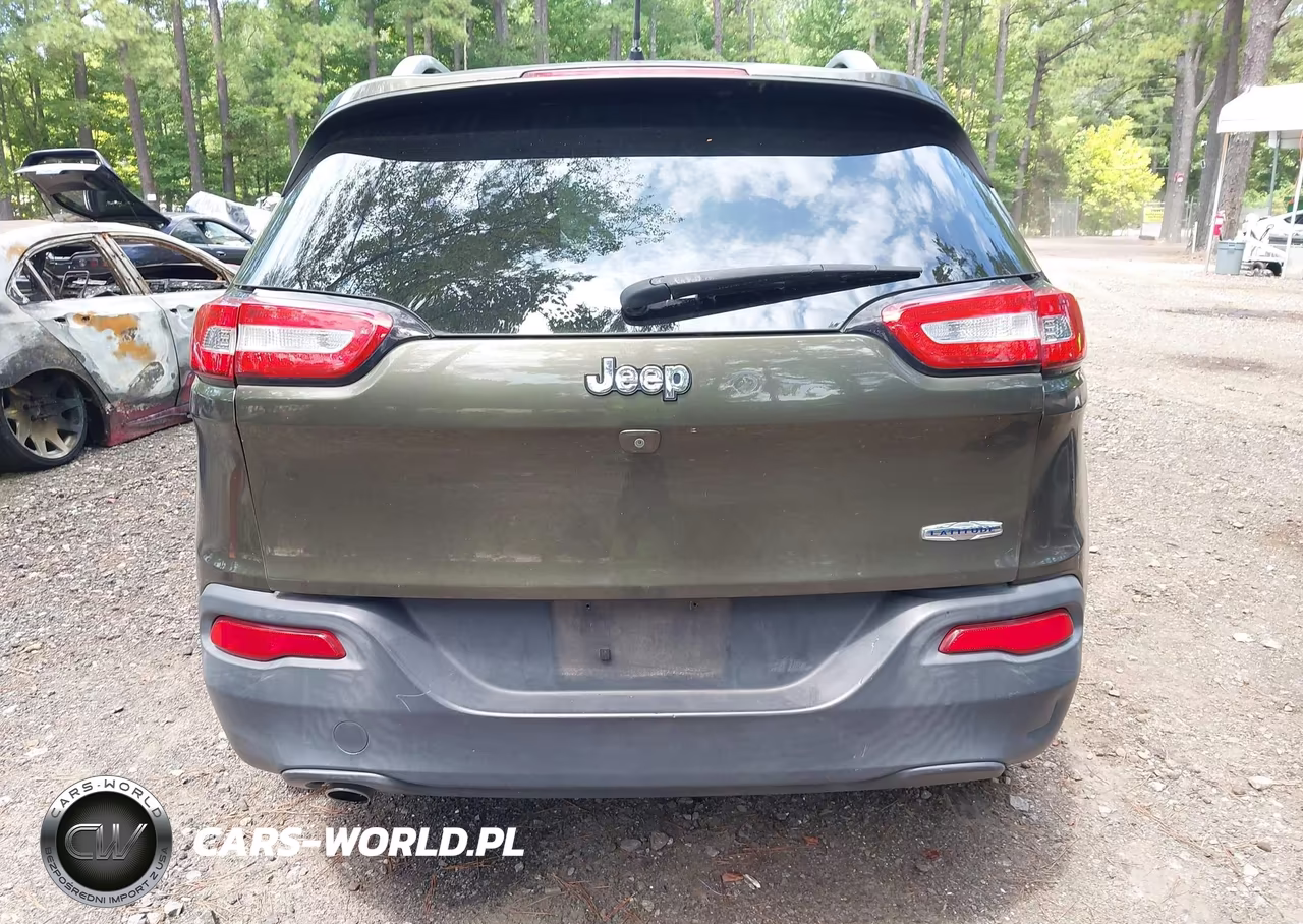 2016 Jeep Cherokee Latitude VIN:1C4PJLCB4GW125892 - 16