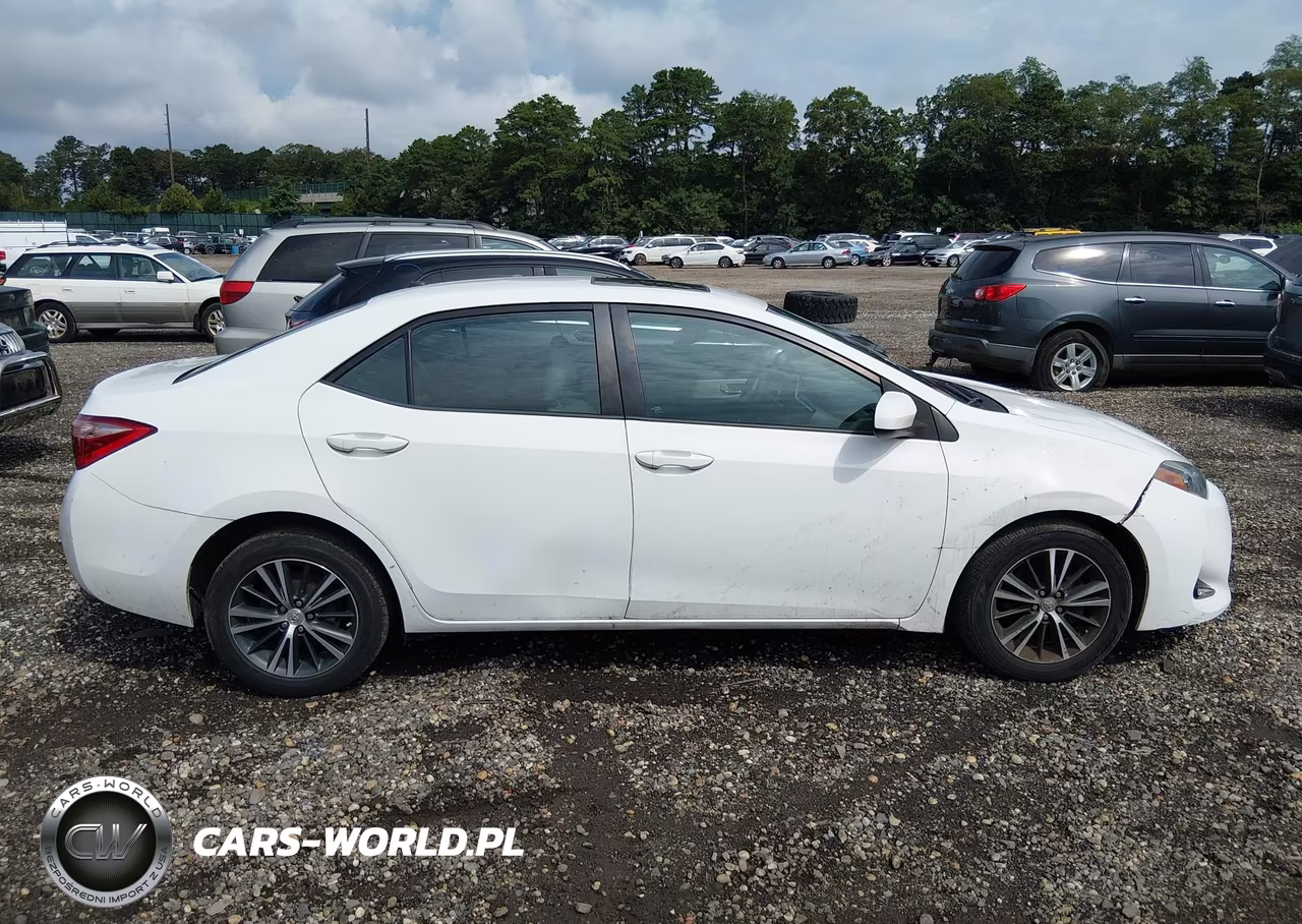 2018 Toyota Corolla Le VIN:2T1BURHE9JC985228 - 13