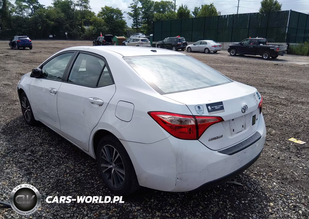 2018 Toyota Corolla Le VIN:2T1BURHE9JC985228 - 3