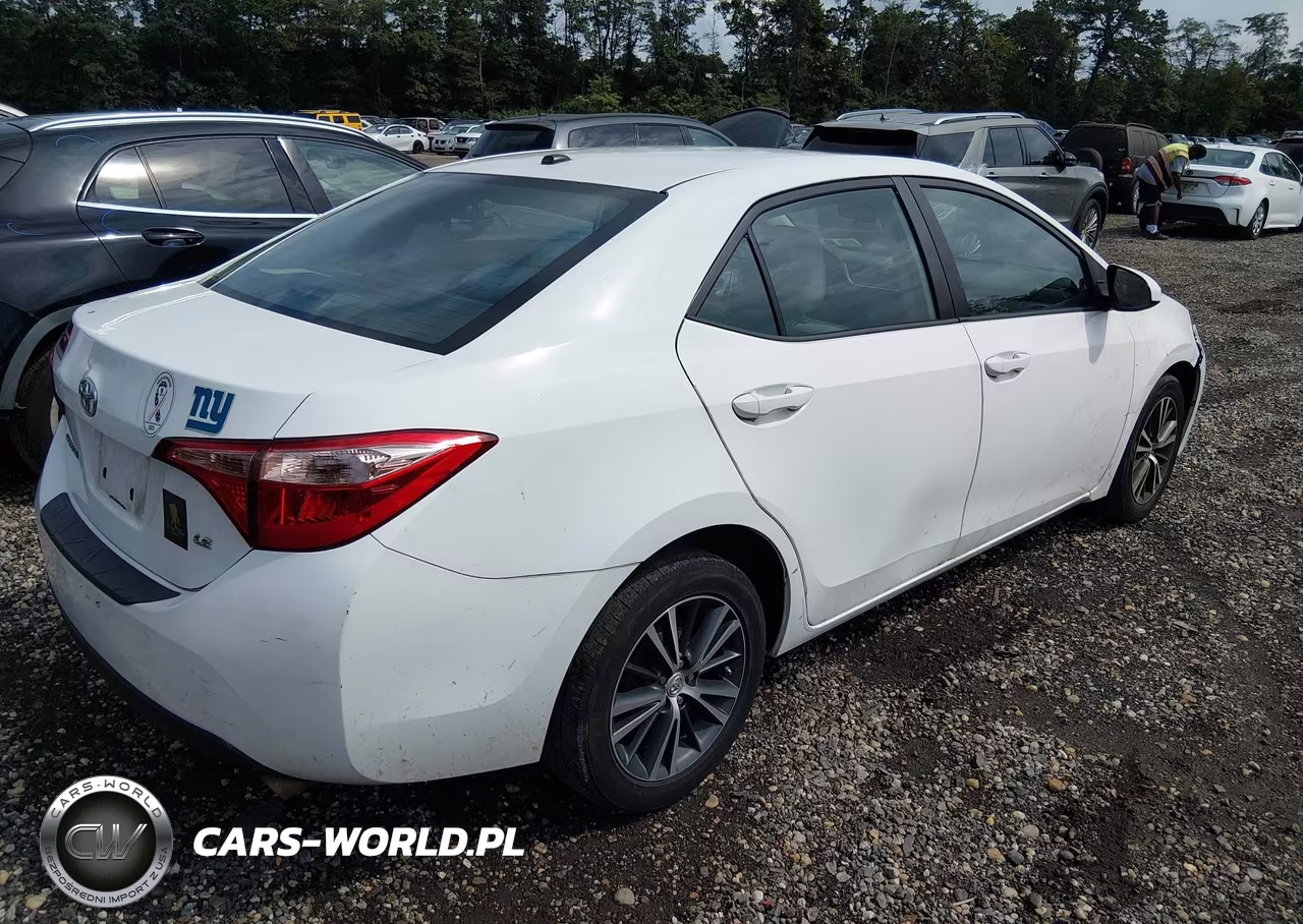 2018 Toyota Corolla Le VIN:2T1BURHE9JC985228 - 4