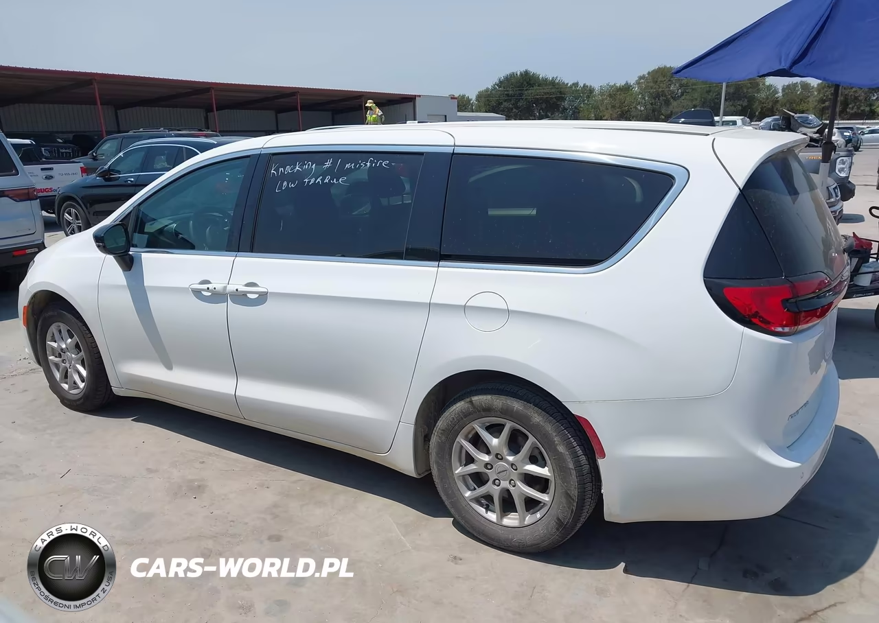 2025 Chrysler Pacifica Select VIN:2C4RC1BG1SR545390 - 14