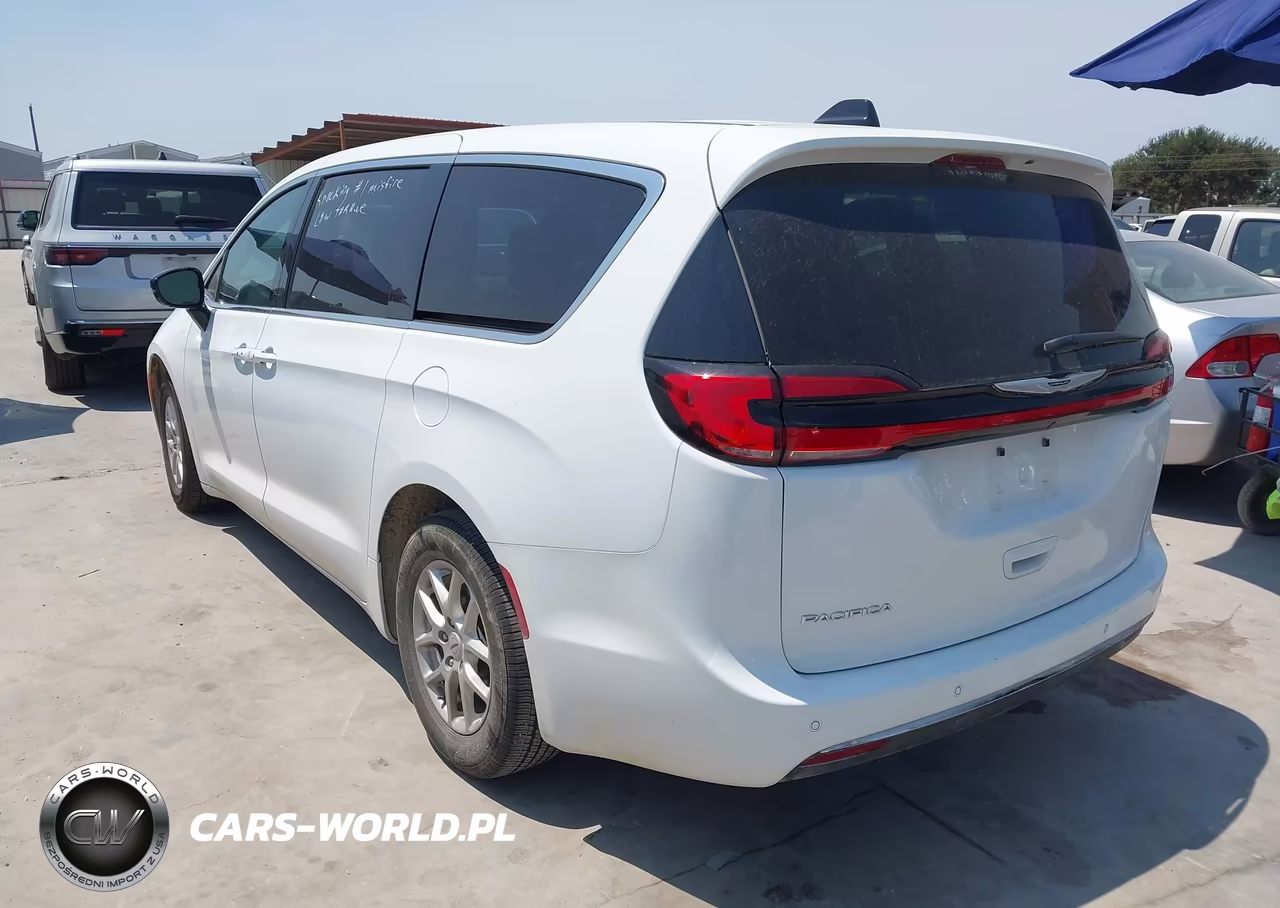 2025 Chrysler Pacifica Select VIN:2C4RC1BG1SR545390 - 3