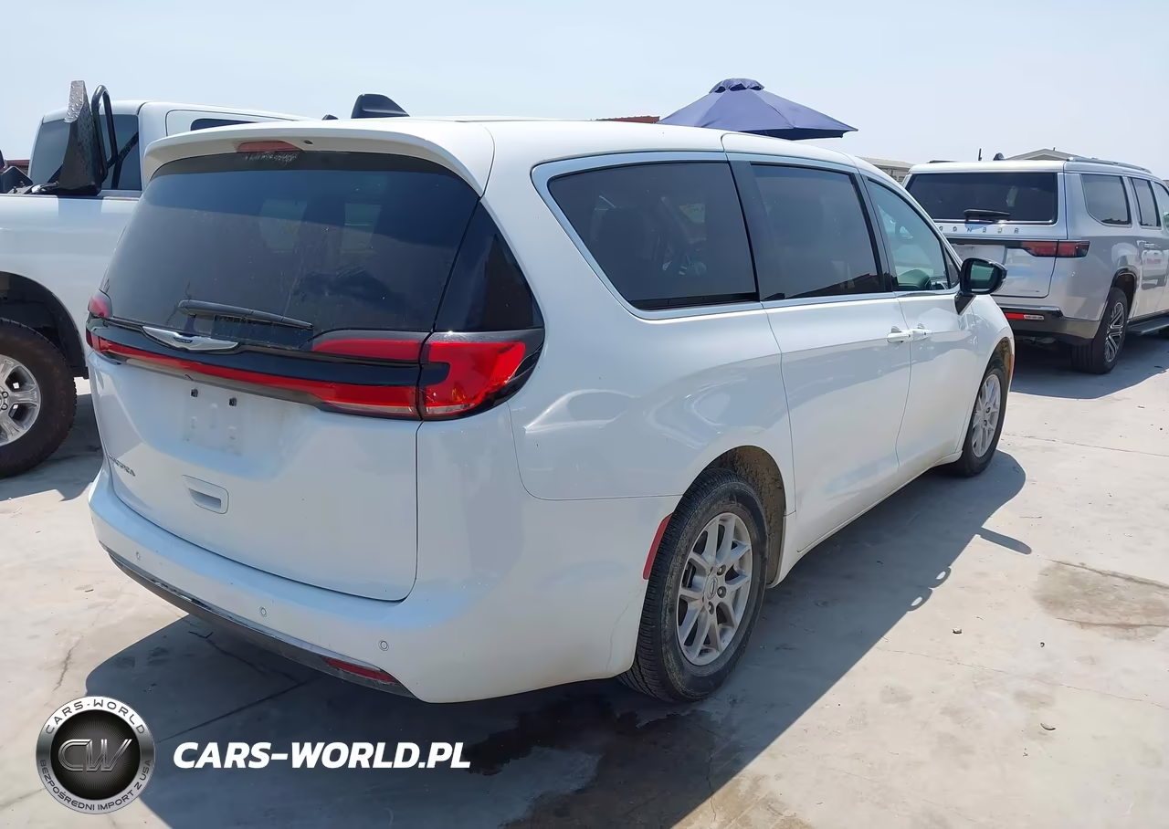 2025 Chrysler Pacifica Select VIN:2C4RC1BG1SR545390 - 4