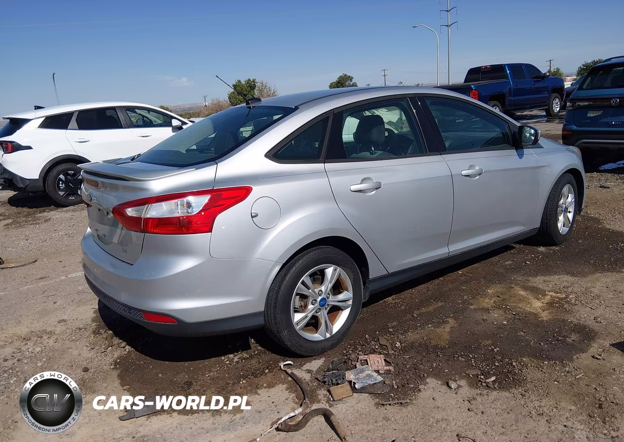 2012 Ford Focus Se VIN:1FAHP3F2XCL261833 - 4