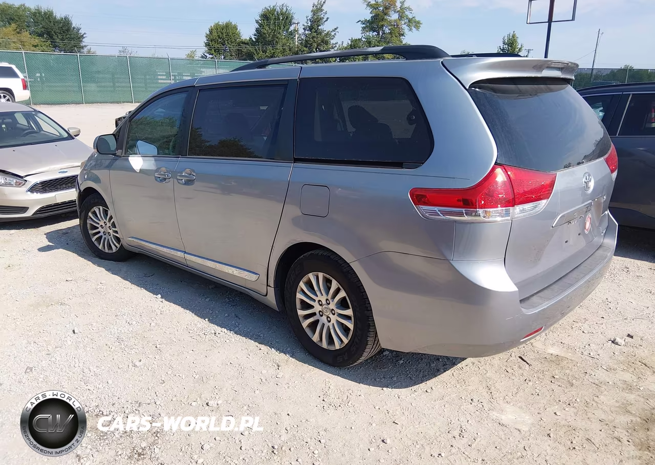 2013 Toyota Sienna Xle V6 8 Passenger VIN:5TDYK3DC3DS300783 - 3