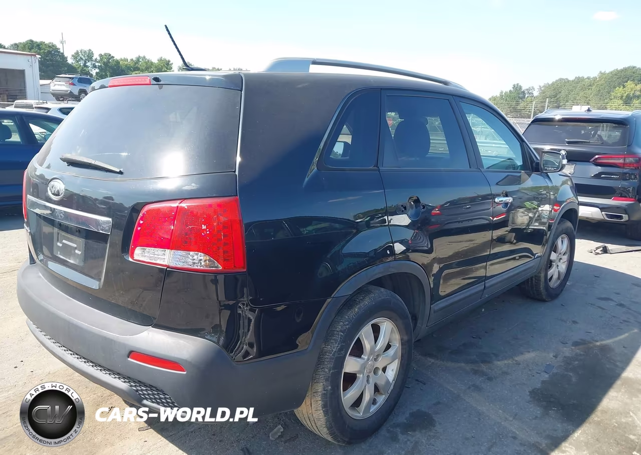 2011 Kia Sorento Lx V6 VIN:5XYKTDA27BG164088 - 4