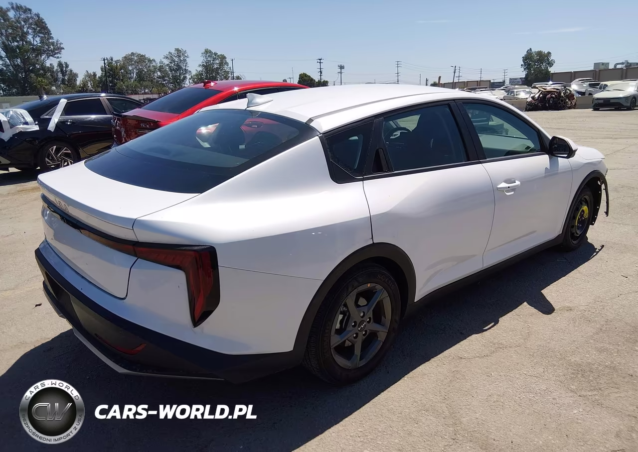 2025 Kia K4 Lxs VIN:3KPFT4DE9SE120727 - 4
