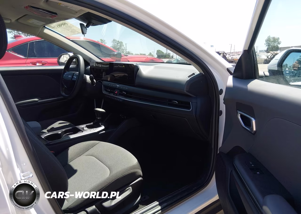 2025 Kia K4 Lxs VIN:3KPFT4DE9SE120727 - 5