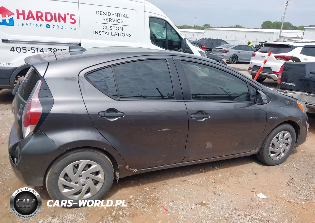 2015 Toyota Prius C Two VIN:JTDKDTB31F1579380 - 13