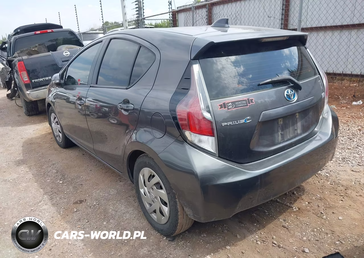 2015 Toyota Prius C Two VIN:JTDKDTB31F1579380 - 3