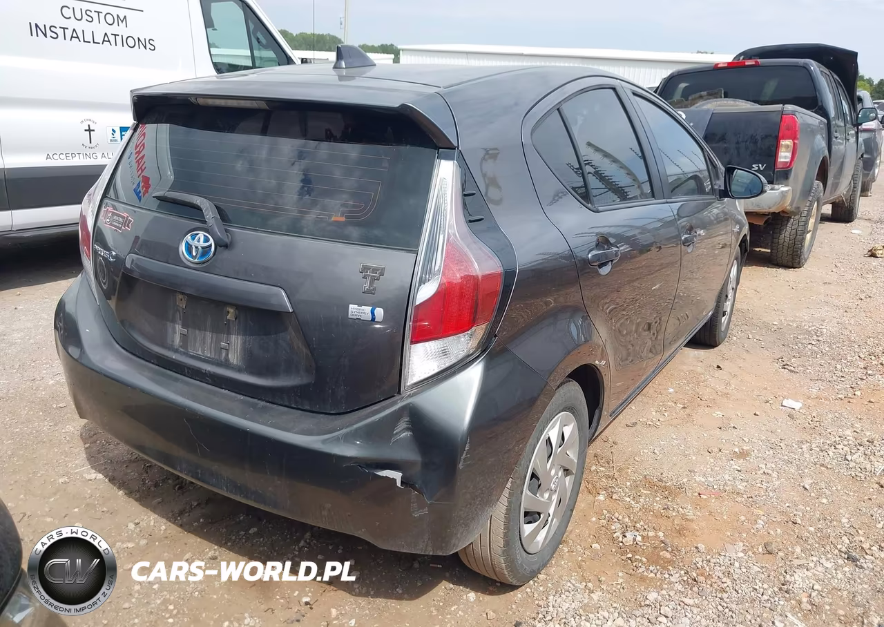 2015 Toyota Prius C Two VIN:JTDKDTB31F1579380 - 4