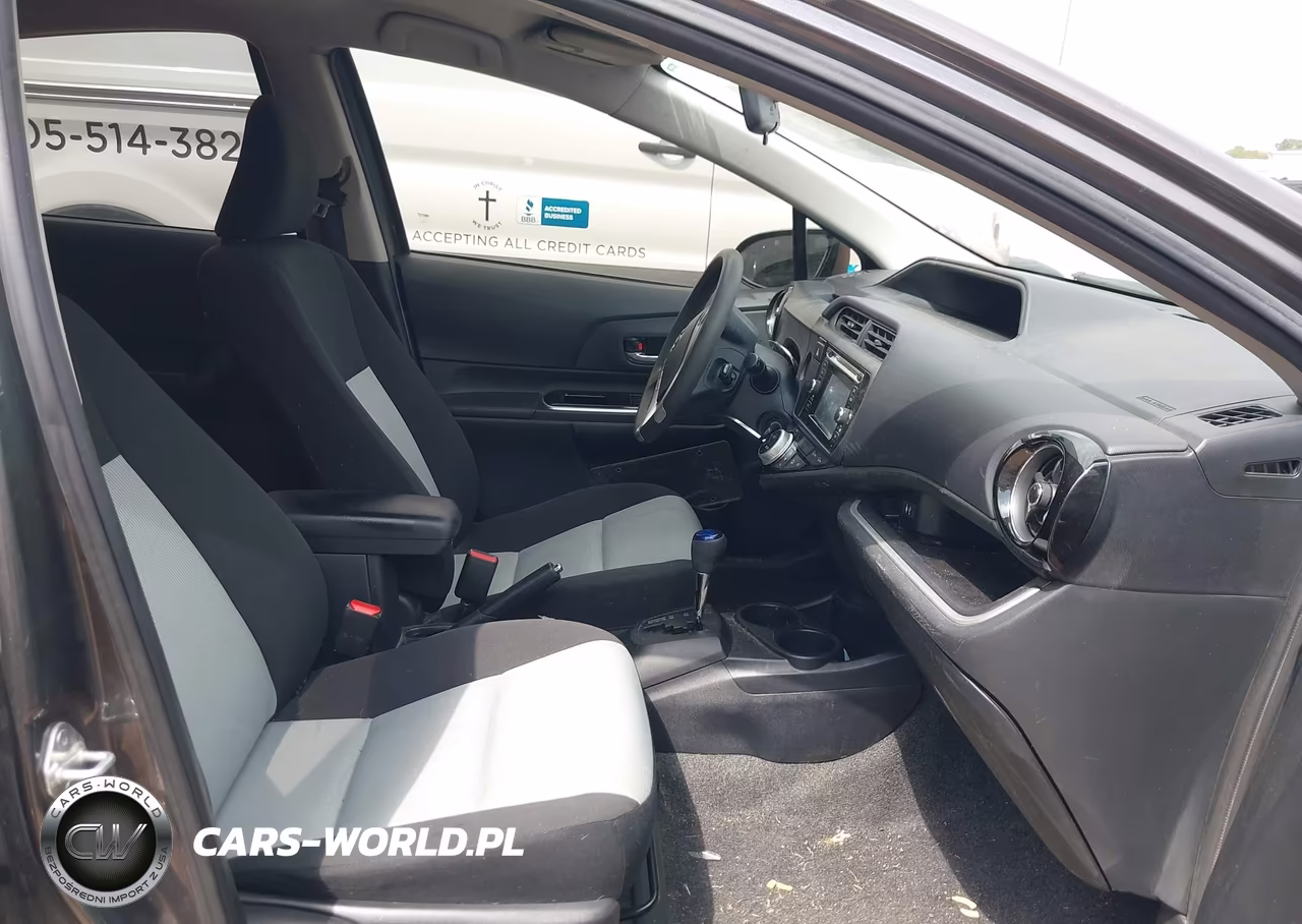 2015 Toyota Prius C Two VIN:JTDKDTB31F1579380 - 5