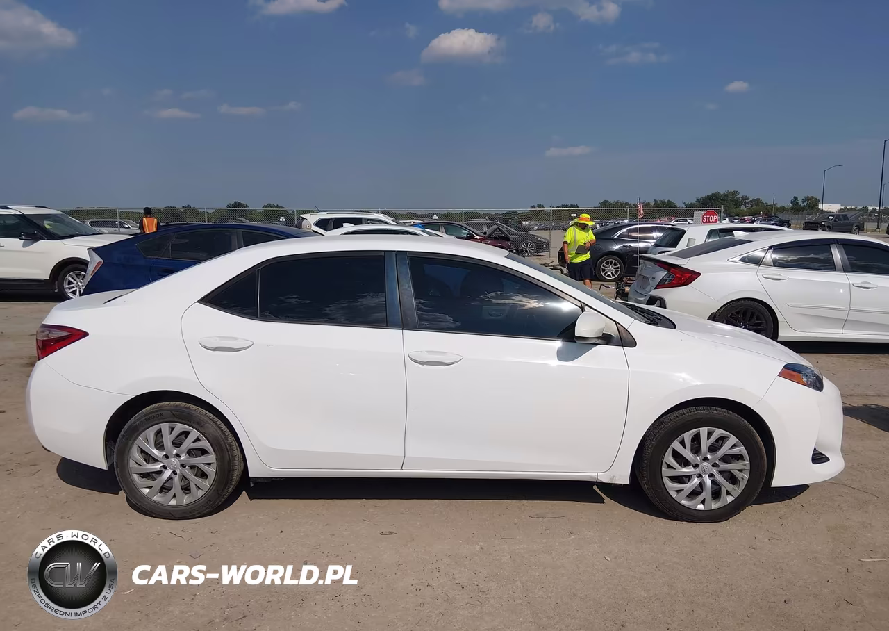 2019 Toyota Corolla Le VIN:5YFBURHE8KP903703 - 13