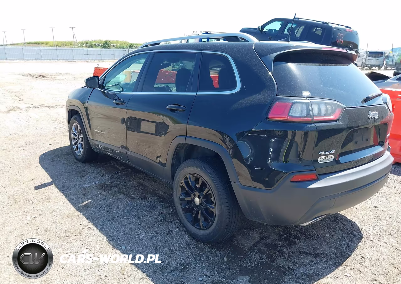 2019 Jeep Cherokee Latitude Plus 4X4 VIN:1C4PJMLXXKD217384 - 3
