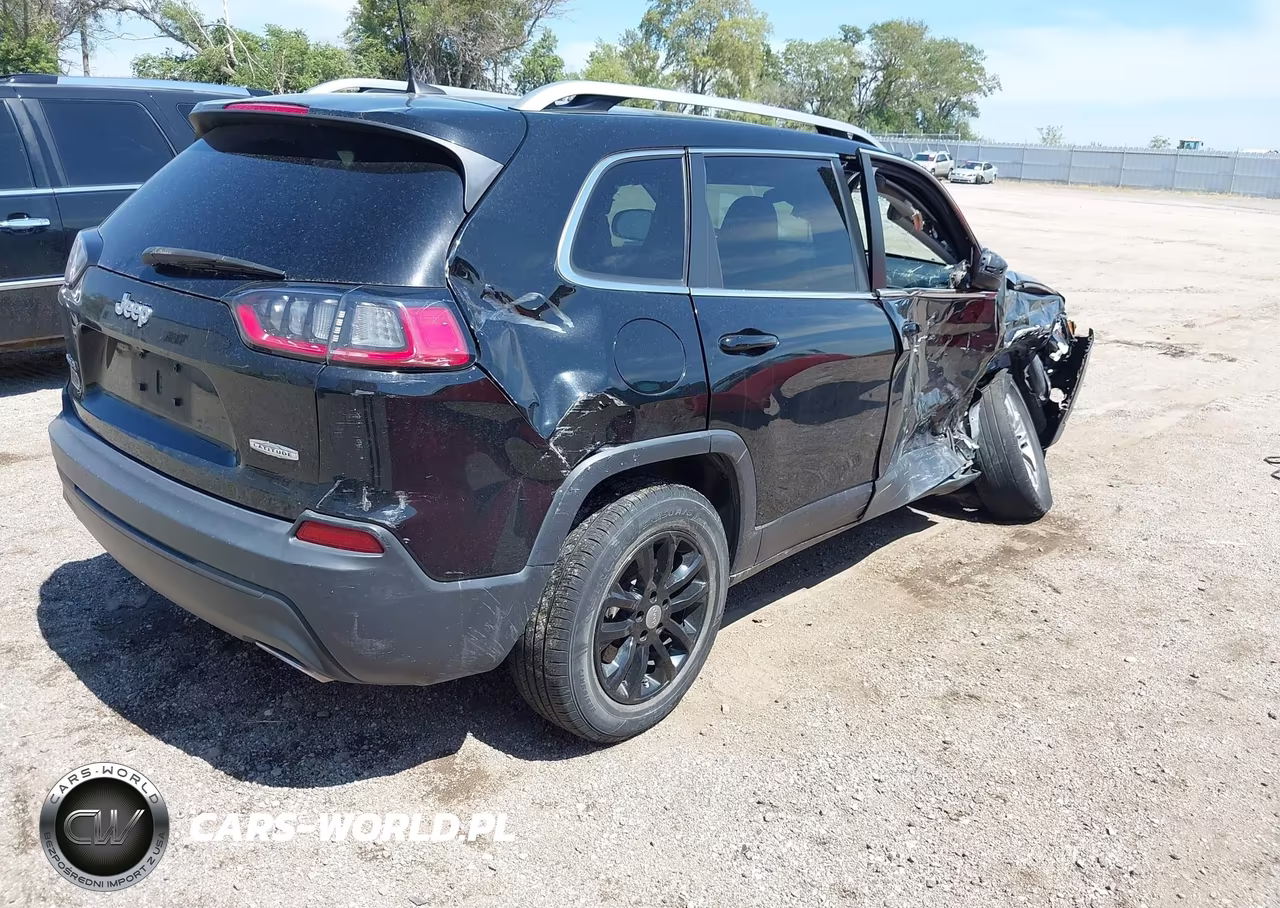 2019 Jeep Cherokee Latitude Plus 4X4 VIN:1C4PJMLXXKD217384 - 4