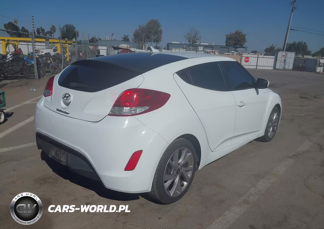 2016 Hyundai Veloster VIN:KMHTC6AD6GU260894 - 4
