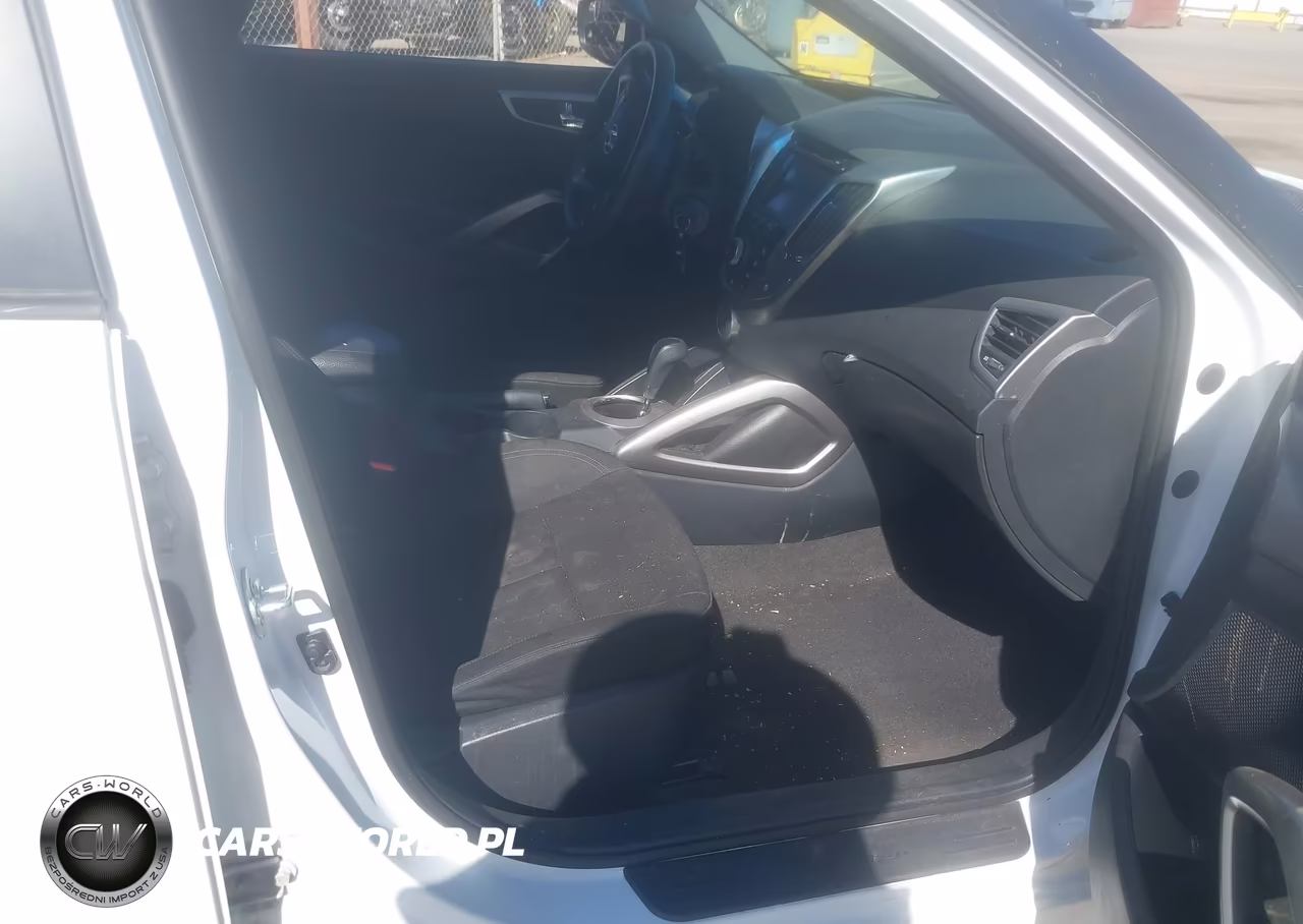 2016 Hyundai Veloster VIN:KMHTC6AD6GU260894 - 5