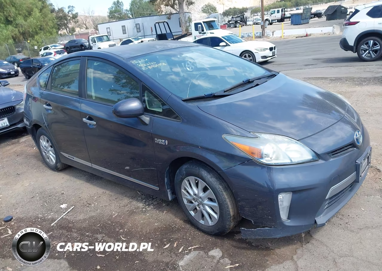 2014 Toyota Prius Plug-In – zdjęcie 1 z 17