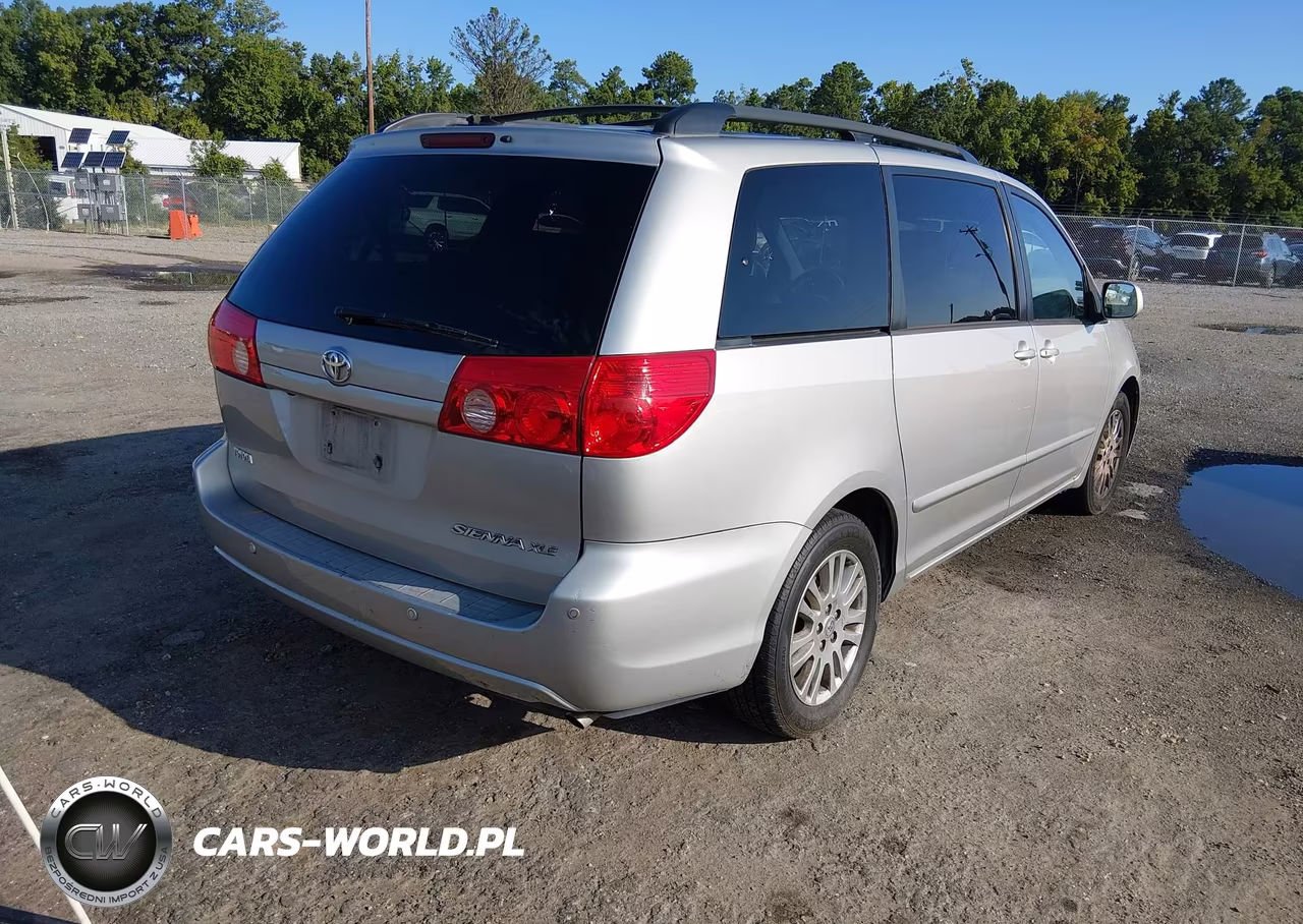 2010 Toyota Sienna Xle VIN:5TDYK4CC2AS311907 - 4