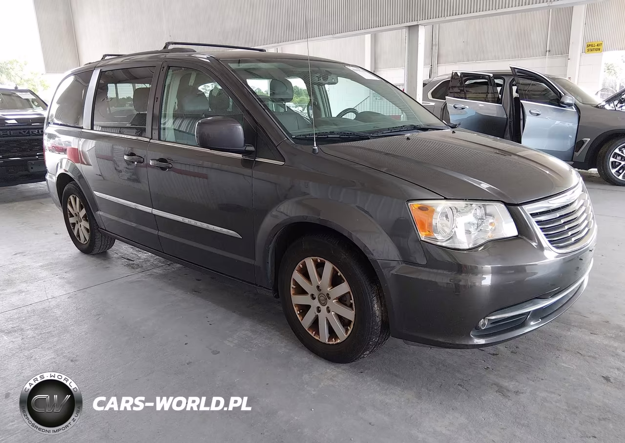 2016 Chrysler Town & Country Touring – zdjęcie 1 z 16