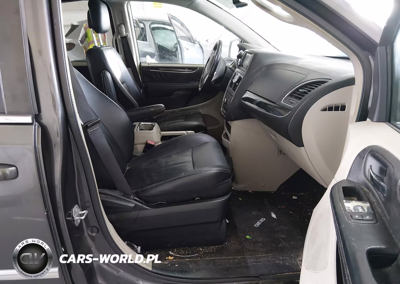 2016 Chrysler Town & Country Touring VIN:2C4RC1BG6GR156252 - 5