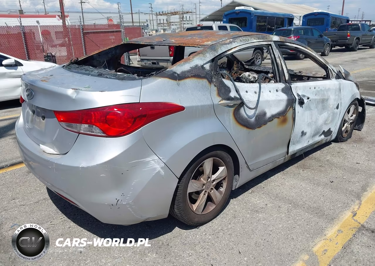 2013 Hyundai Elantra Gls VIN:KMHDH4AE9DU533504 - 4