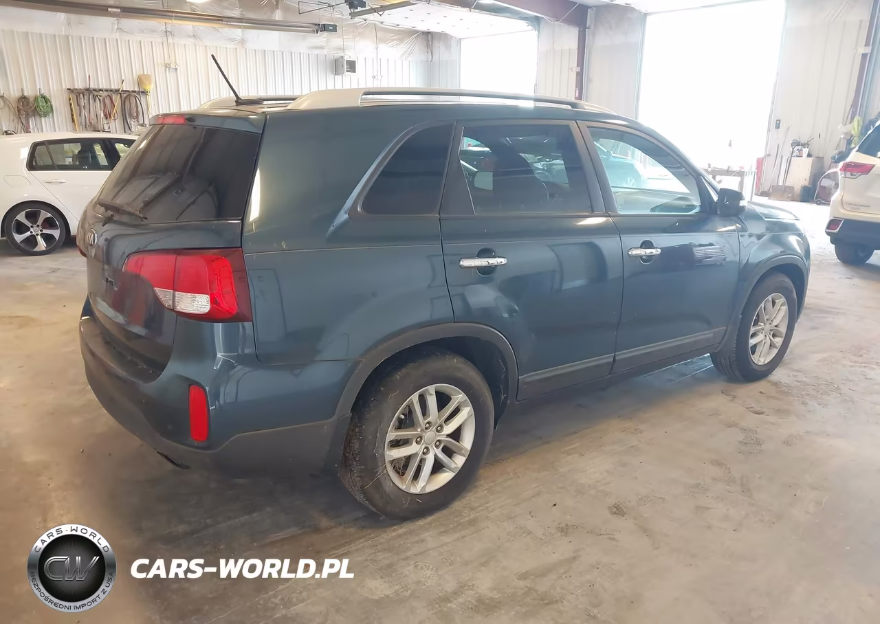 2014 Kia Sorento Lx VIN:5XYKT4A69EG461094 - 4
