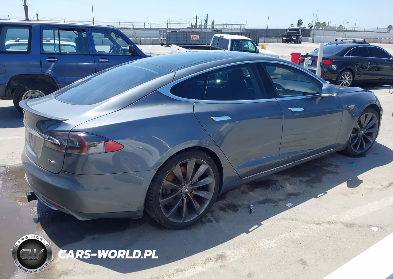 2013 Tesla Model S Performance VIN:5YJSA1DP3DFP13582 - 4