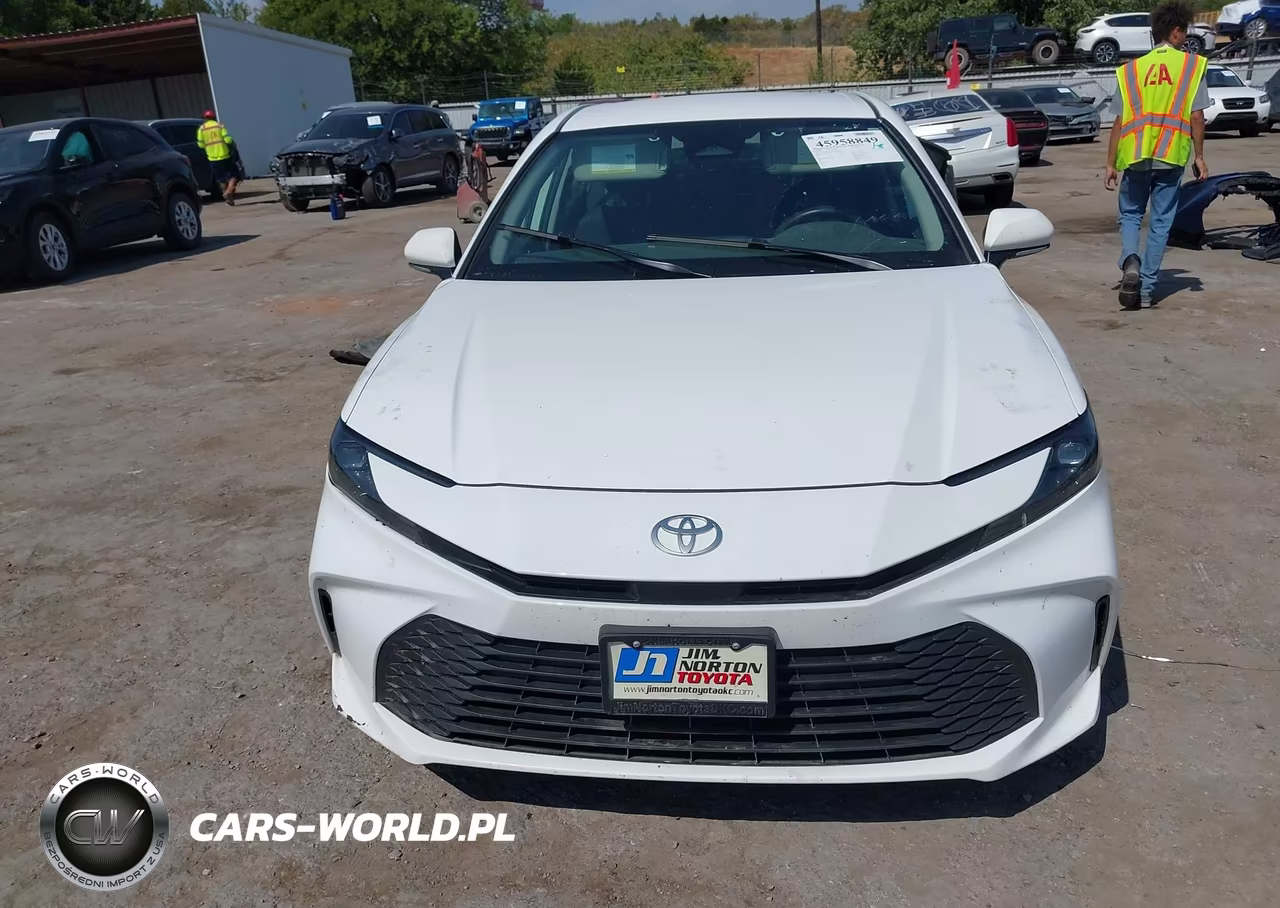 2025 Toyota Camry Le VIN:4T1DAACK9SU596945 - 12