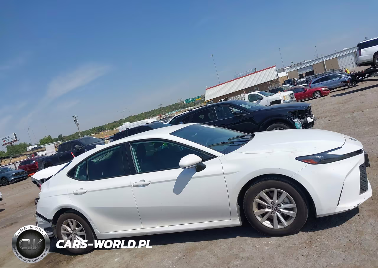 2025 Toyota Camry Le VIN:4T1DAACK9SU596945 - 13