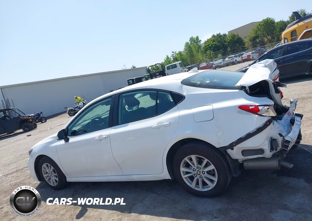 2025 Toyota Camry Le VIN:4T1DAACK9SU596945 - 14